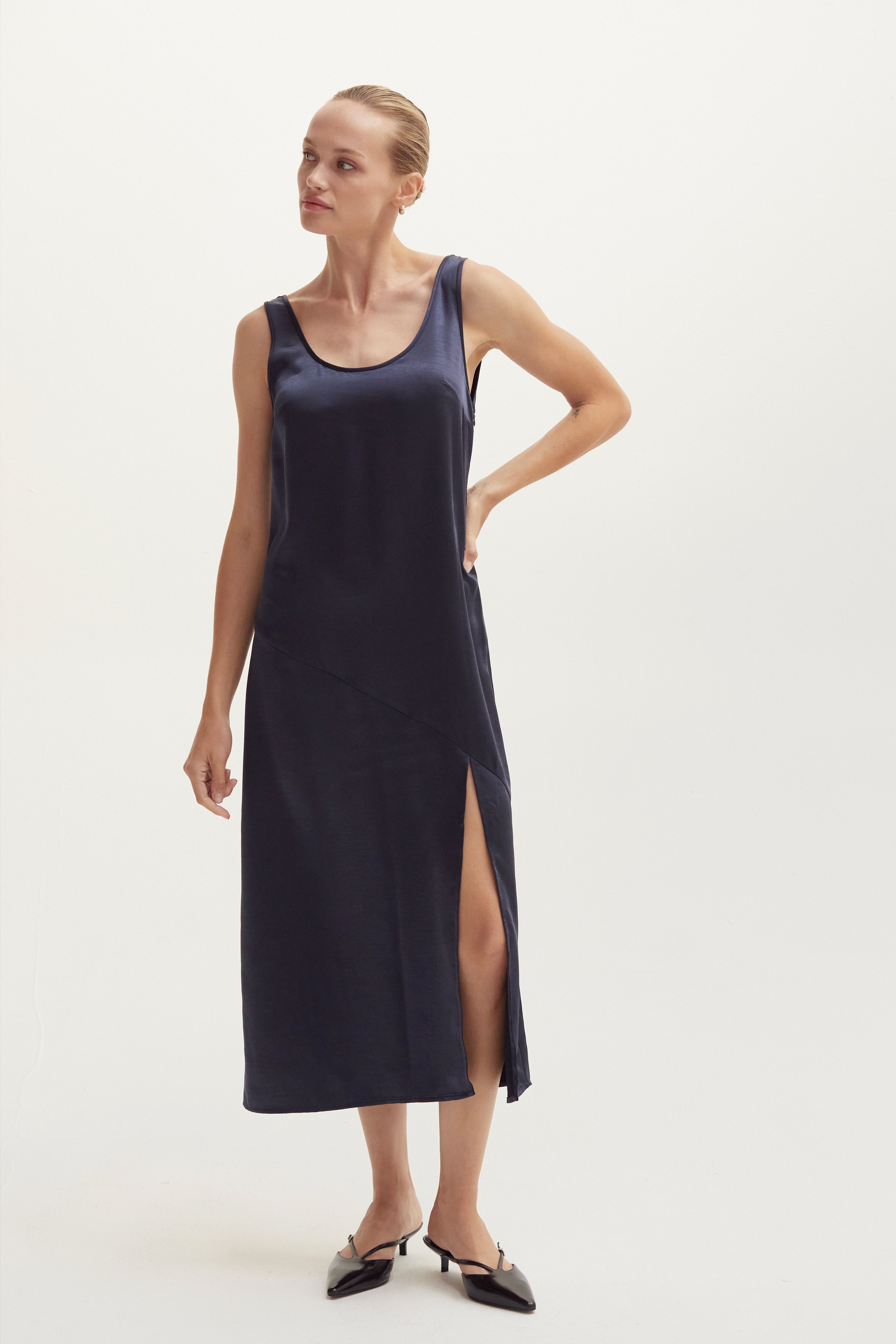 【新品】neau SATIN TANK DRESS D.NAVY neau SATIN TANK DRESS D.NAVY