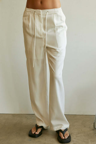 model wearing white elastic pants
