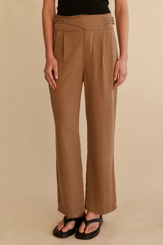 A model wearing a khaki wide leg Tencel trousers.