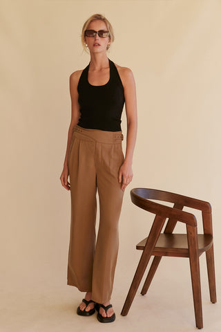 A model wearing a khaki wide leg Tencel trousers.