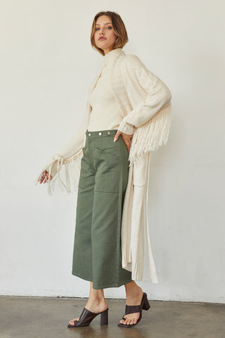 A model wearing an olive culotte pants.
